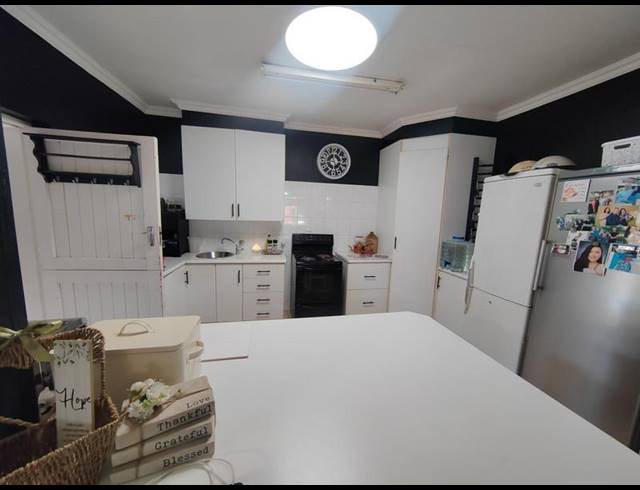 5 BEDROOM TOWNHOUSE FOR SALE IN FLORAUNA